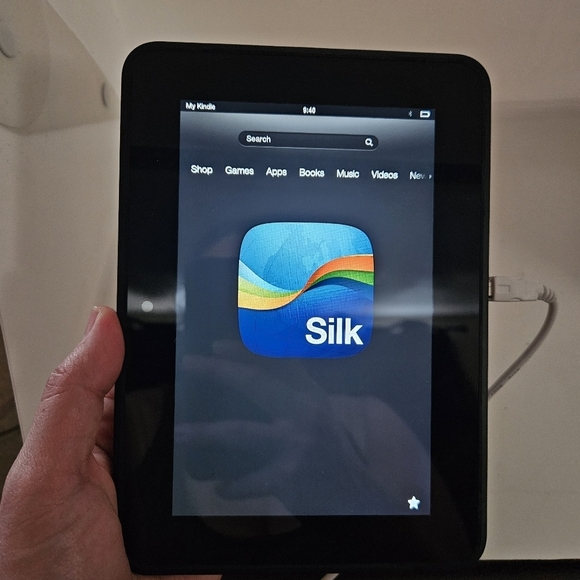 Amazon Kindle Fire HD 7" 32 GB with gray Belkin case - Picture 10 of 11